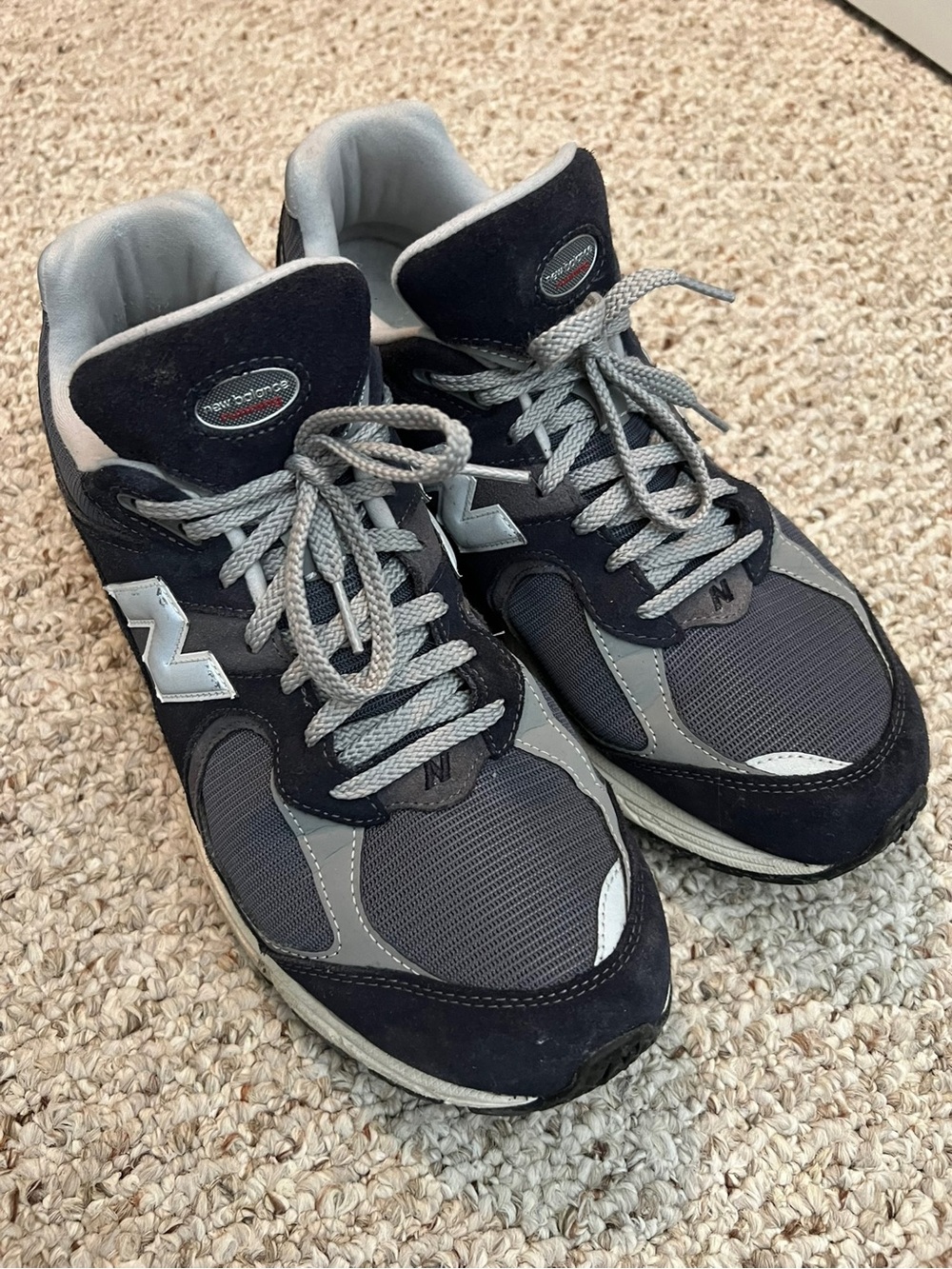 2002R New Balance Men’s Navy and Gray Classic Running Shoes Men’s Size 12